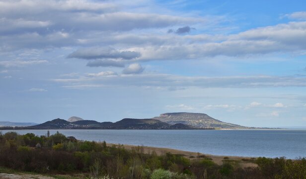 Blick an Badacsony und Szigliget vom Balatongy&ouml;r&ouml;k, Plattensee, Ungarn