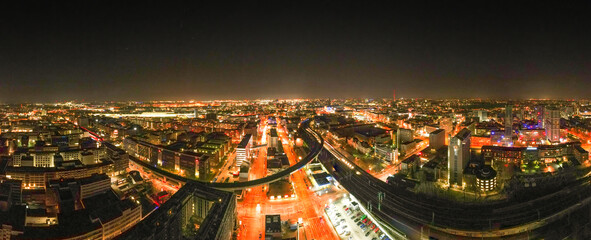 Obraz premium Hamburg City night scene with illuminated street lights from top