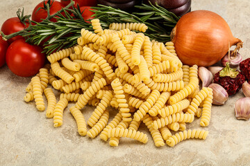 Raw Italian wheat pasta - Fusilli