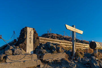 高千穂峰山頂の天の逆鉾の風景