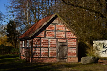 Historische Scheune im Frühling in der Stadt Visselhövede, Niedersachsen