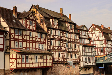 Fachwerkstadt Rotenburg a. d. Fulda; Häuserzeile an der Alten Fuldabrücke