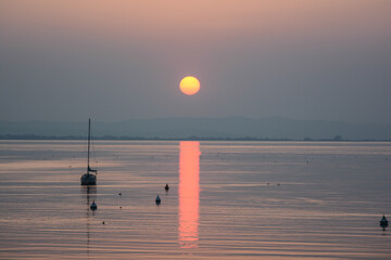tramonto sul lago di garda a lazise