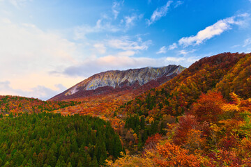 秋の大山南壁、鍵掛峠(大山展望台)