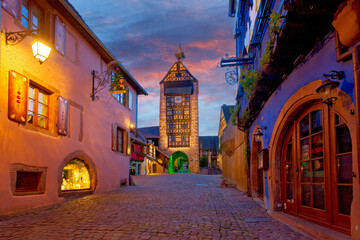 Fototapeta na wymiar Romantisches Dorf im Elsass, Frankreich