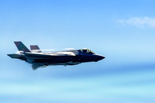 F35A fighter jet performing in the Toronto Airshow in Canada