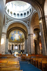 モンマルトルの丘に建つサクレ・クール寺院（パリ フランス）