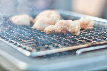 BBQ｜炭火でホルモンを焼く