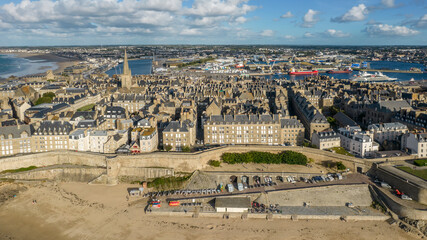 Fototapeta premium France, Département Ille-et-Vilaine, Cote d'Emeraude (Emerald Coast), Saint Malo, the walled city, Tower of Bidouanne (aerial view)