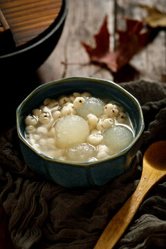 Osmanthus lotus nuts sweet soup
