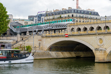Pont de Bercy et Métro, Paris, France