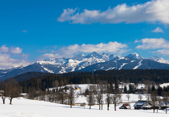 Fototapeta na wymiar Panorama view of Dachstein-Krippenstein mountain. The plateau is the best place for snowshoeing, skiing, snowboarding and other extreme winter sports, Salzkammergut, Austria.