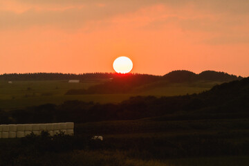 夕日が落ちる瞬間 オレンジ色の空  北海道猿払村