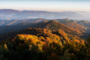  Poranek na wieży widokowej na Koziarzu. © Piotr