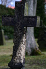 altes Kreuz - Friedhof