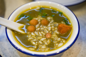 Guangxi specialty food, a bowl of mellow oil tea