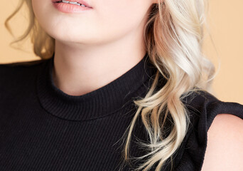 Naklejka premium Nude Neck and shoulders beauty model