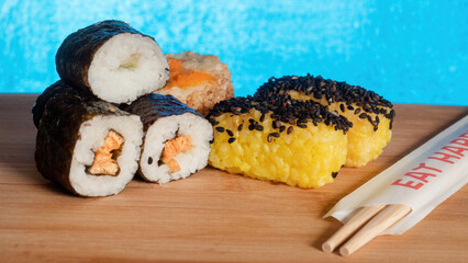 Sushi platter with Vegan Sushi Sakura from the Supermarket