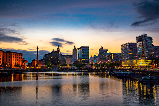 Liverpool Hafen im Sonnenuntergang