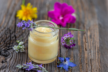 Jar of royal jelly (Food supplement) covered with a sprig of lavender. - obrazy, fototapety, plakaty