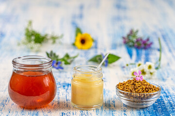 Honey. Medicine alternative medicine herbal medicine science