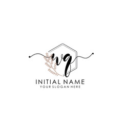 Obraz premium WQ Luxury initial handwriting logo with flower template, logo for beauty, fashion, wedding, photography