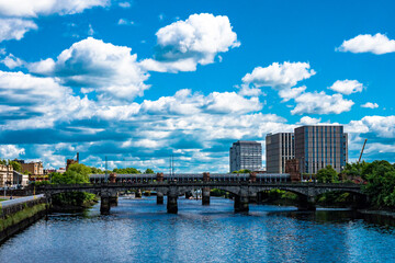 Obraz premium Glasgow Bahnbrücke über den Fluss