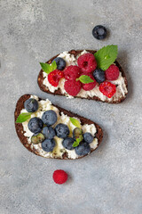 bruschetta with cottage cheese, blueberry, raspberry, mint leaves