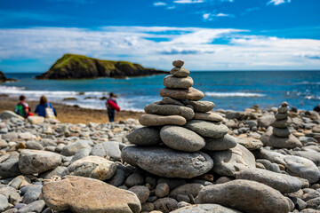 Steilküste in Irland - Türme aus Steinen