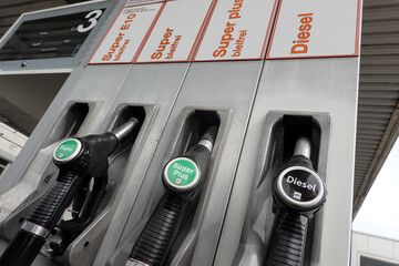 Benzin-Zapfhahn an einer Tankstelle