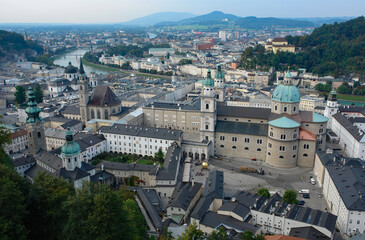 ザルツブルク市街とザルツァッハ川