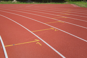 屋外の陸上競技場のスタートライン start line of athletic field