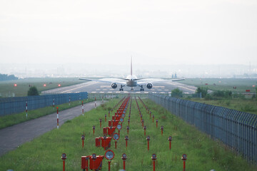 離陸する飛行機
