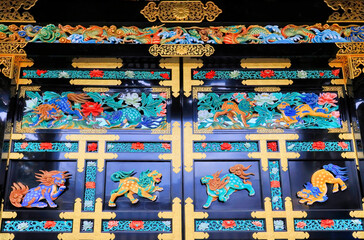 京都、西本願寺唐門の黒塗り極彩色