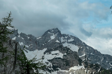 Obraz premium Scenic view on rocky sharp summit of Jezerska Kocna in Kamnik Savinja Alps in Carinthia, border Austria and Slovenia. Mountain peaks in the Vellacher Kotschna. Mountaineering. Freedom concept