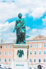 Obraz premium SALZBURG, AUSTRIA - June 16, 2018: Mozartplatz is a representative rectangular square in the old town of Salzburg