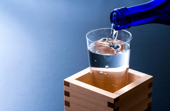 日本酒」の写真素材 | 125,543件の無料イラスト画像 | Adobe Stock