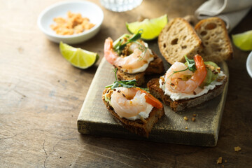 Roasted shrimps with cream cheese on toast