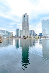 Fototapeta premium 汽車道から見た横浜市内（横浜ランドマークタワー） 神奈川県横浜市 Yokohama city seen from the train road(Yokohama Landmark Tower). Kanagawa-ken Yokohama city.