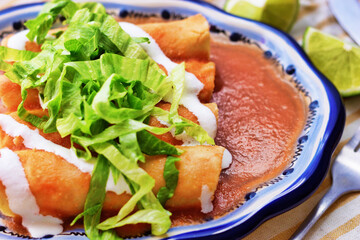 Enchilada 
エンチラーダ