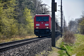 Zug, Bahn, Lok, Lokomotive, Güterzug, Gleis, Schienen, Schienenstrang, E-Lok, Elektrolokomotive, Wagen, Waggon, Güterwagen, fahren, Rudolfsbahn, Herzograd, St. Valentin, Sankt Valentin, Bahnlinie, Obe