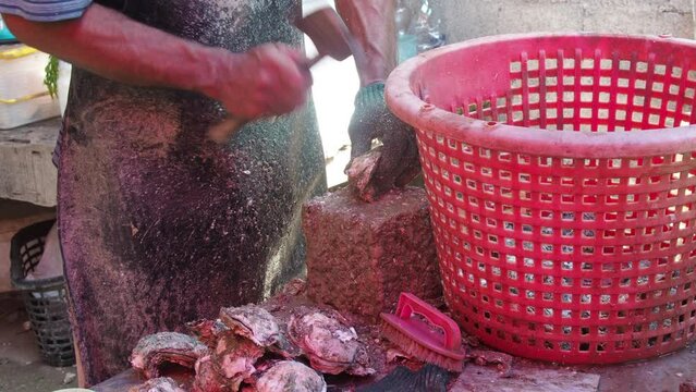 Fishermen in Thailand are peeling oysters from their shells.