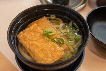 うどんと油揚げ　きつねうどん　たぬきうどん
