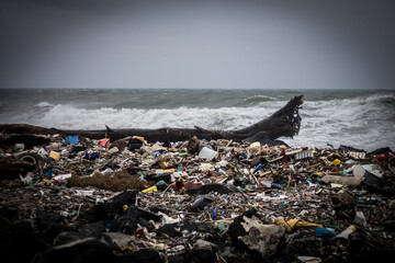 rifiuti in spiaggia