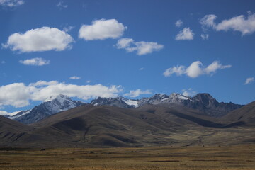 Fototapeta na wymiar White Mountain range with a blue sky in Ancash, in the highlands of Peru