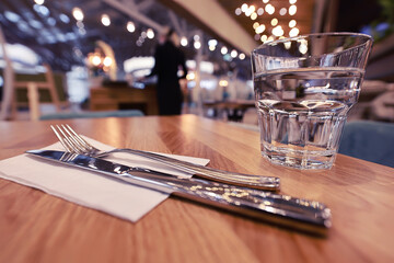 table setting restaurant knife fork