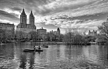 Fototapeta premium Boats on a lake in Central Park