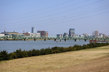 Fototapeta na wymiar 日本の都市の川の風景