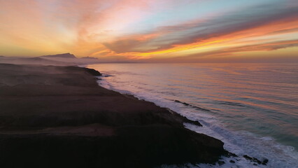 Obraz premium Drone video of a stunning sunset sky over the sea.