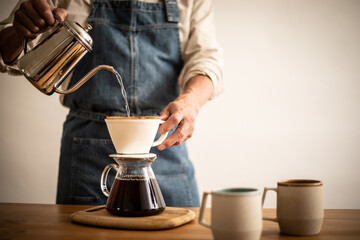 コーヒーを淹れる